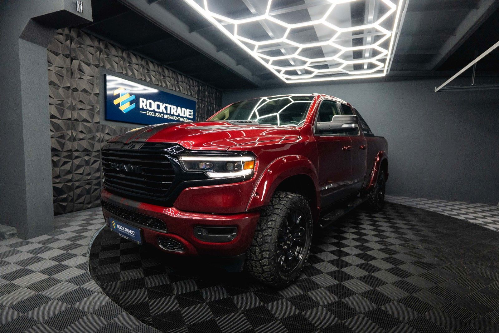 Fahrzeugabbildung Dodge RAM 5.7 V8 HEMI 4x4 OFFROAD Night Limited LONG