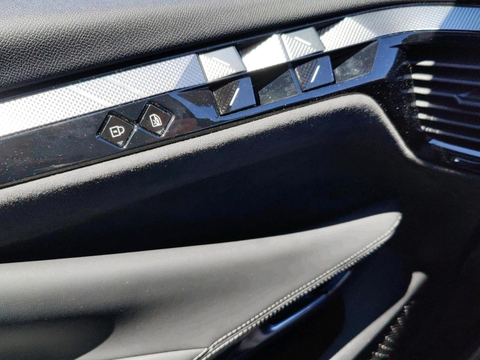 DS Automobiles Nº4 ÉTOILE + Alcantara HYBRID 145 PS