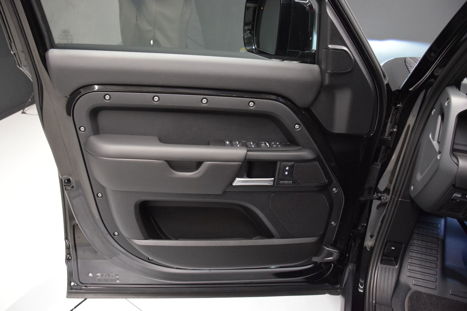 Fahrzeugabbildung Land Rover Defender 110 X-Dynamic HSE 5.0 V8 Pano Matrix