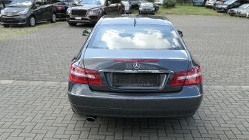 Mercedes E 220 - 4