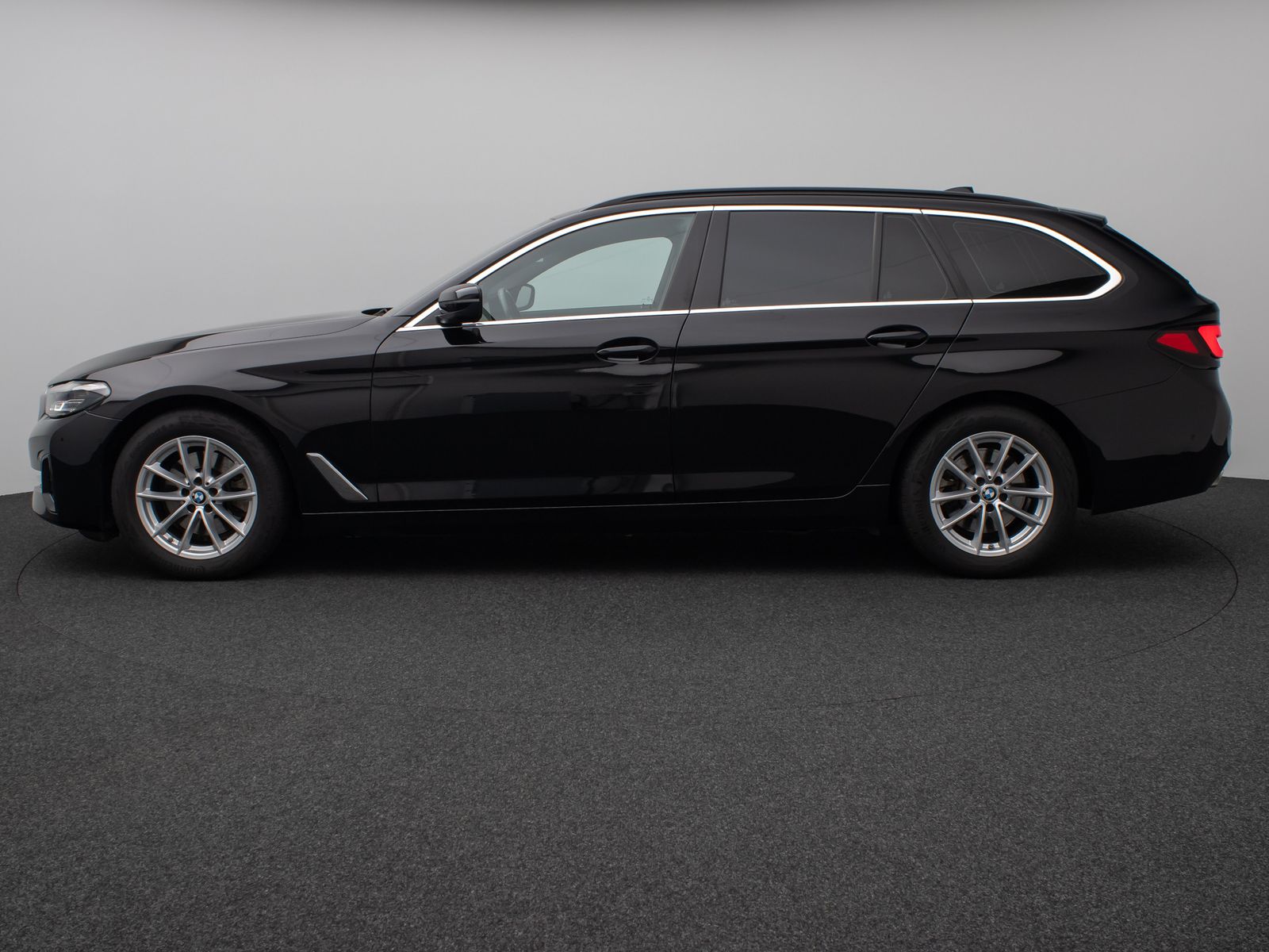 Fahrzeugabbildung BMW 520d Panoram Kamera DAB HiFi 4xKlima Leder Sport