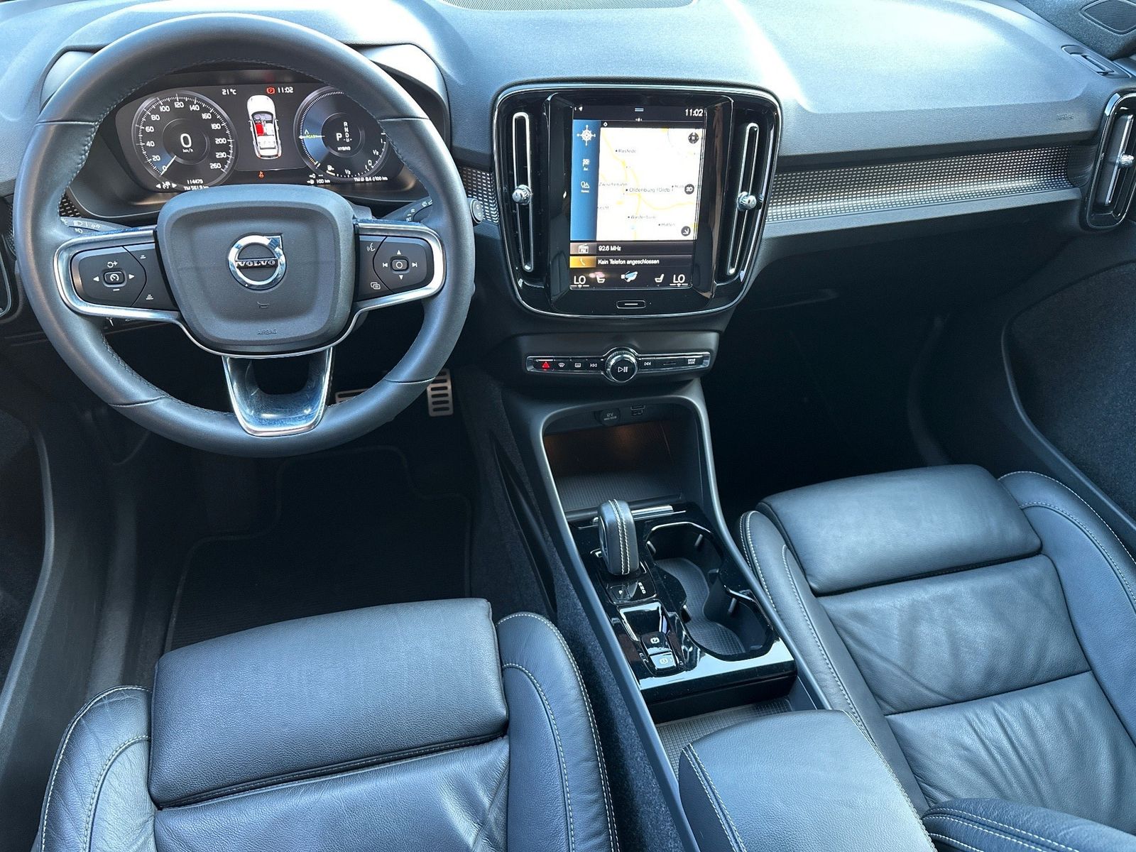 Fahrzeugabbildung Volvo XC40 T5 Recharge DKG R Design NAV+LED+PANO+AHK