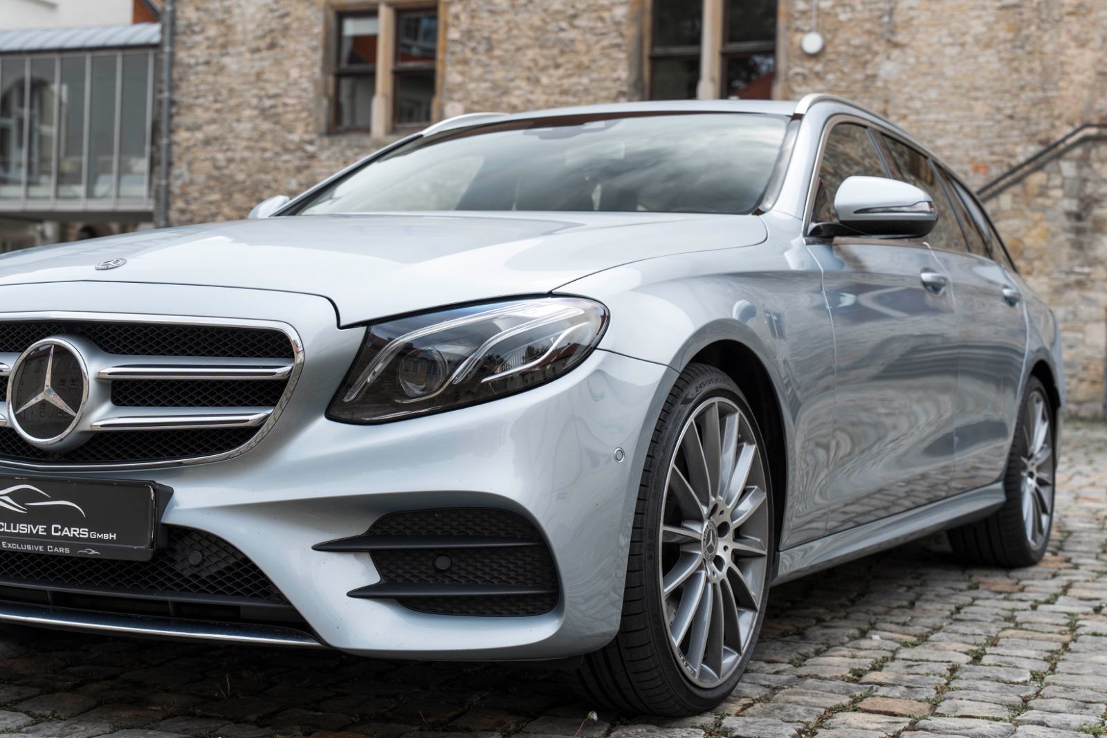 Fahrzeugabbildung Mercedes-Benz E 400 AMG 4MATIC LED KAM NAV ALC 8FACH AHK ACC
