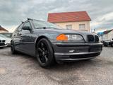 BMW 320i AUT + SCHIEBED + NAVI + SHZ + TEMP +AHK+PDC - BMW 320 aus 2001: Kombi