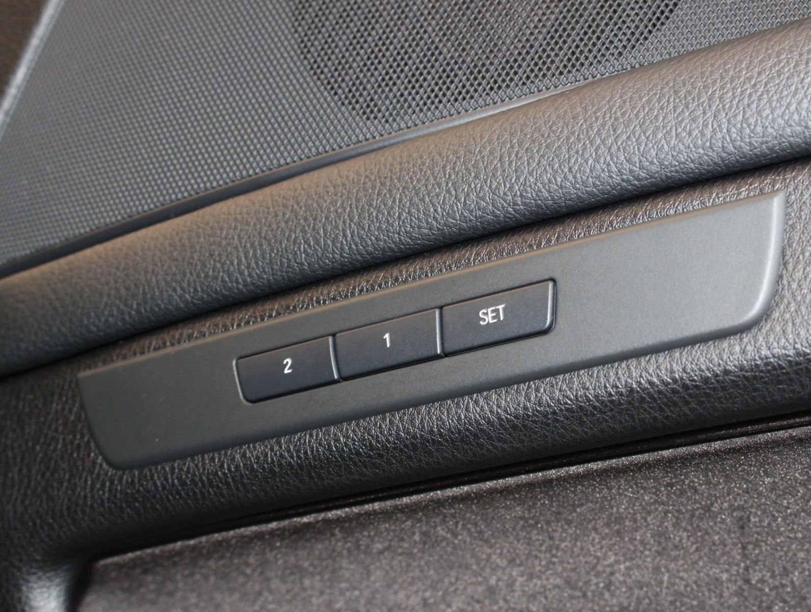 Fahrzeugabbildung BMW 530d Pano+Standhzg.+SoftClose+R.Kamera+NaviProf.