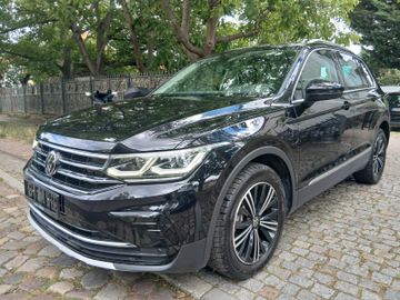 Volkswagen Tiguan - 1