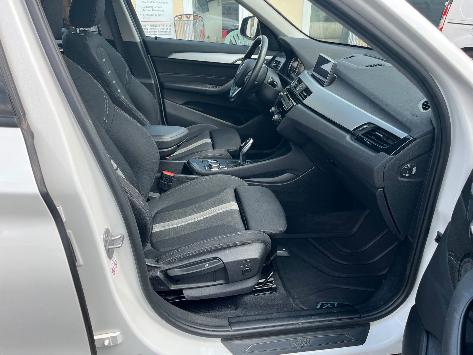 Fahrzeugabbildung BMW X1 sDrive18d Aut. Navi SPORTSITZE Alarm Kamera