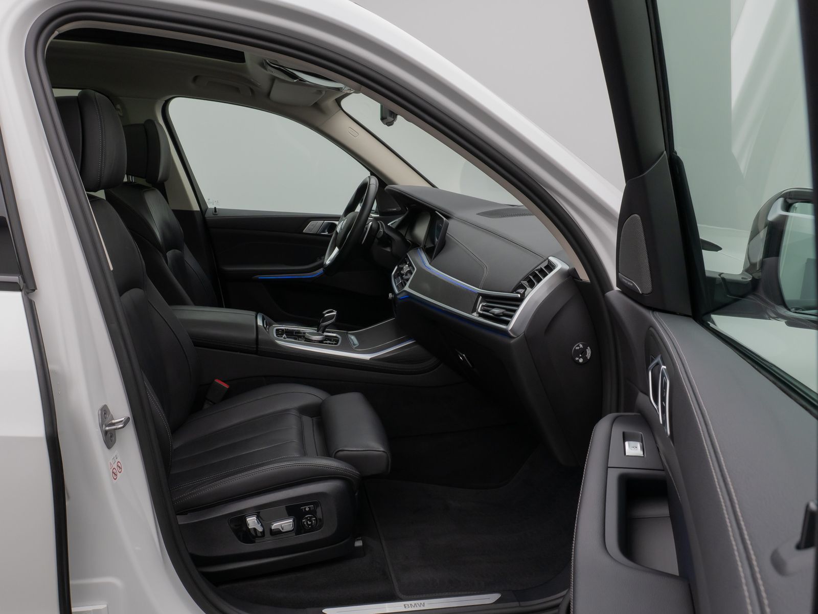 Fahrzeugabbildung BMW X7 xD40d  Panorama Kamera HUD DAB H/K SoftCl AHK