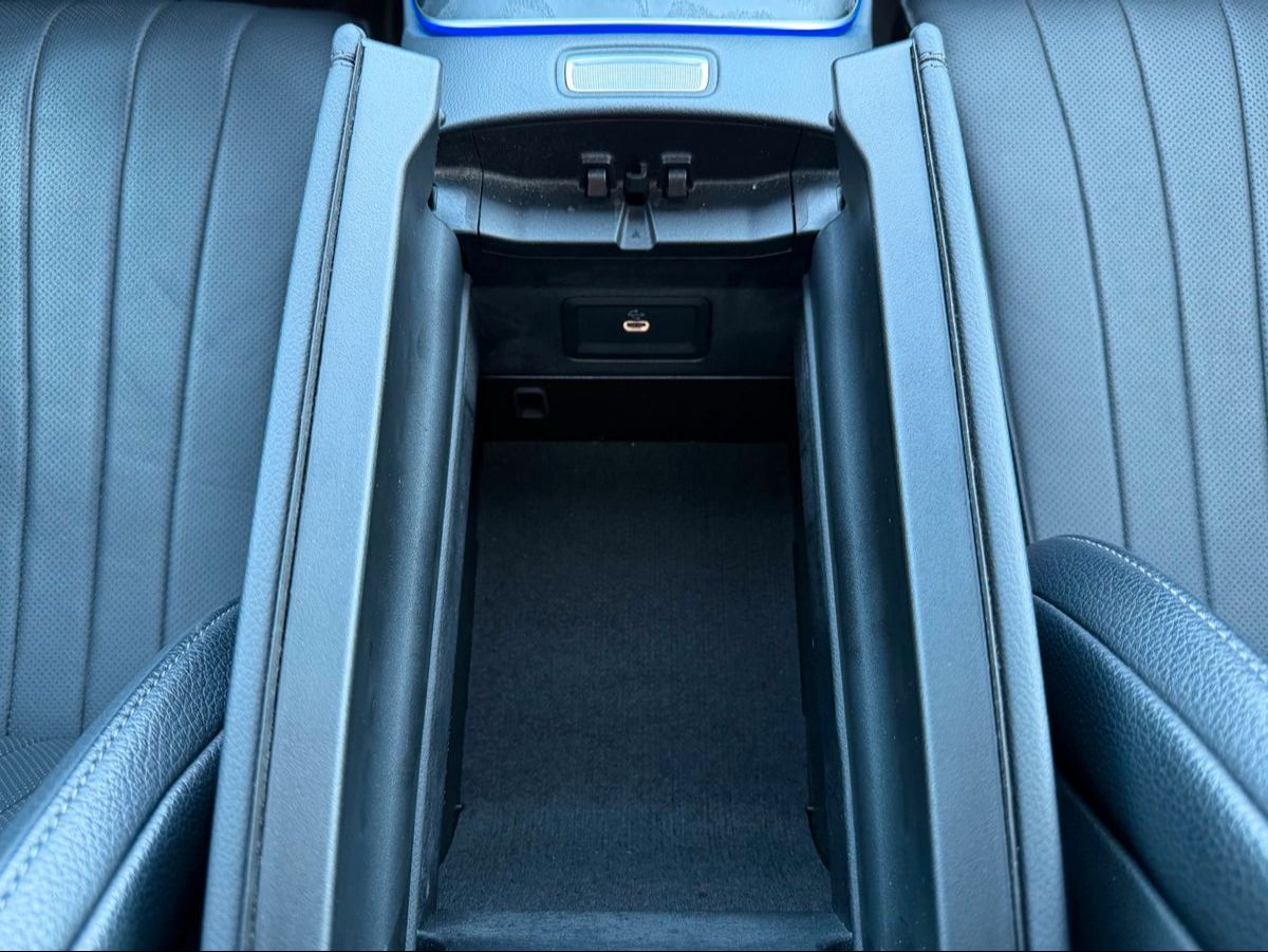 Fahrzeugabbildung Mercedes-Benz E 450d 4M T Avantgarde+Pano+AHK+Distr+Memory
