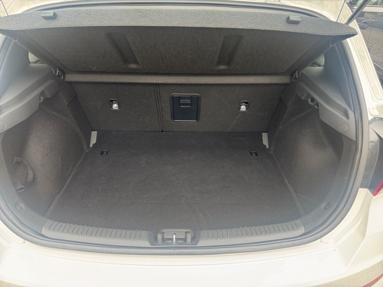 Fahrzeugabbildung Hyundai i30 ADVANTAGE LED*SHZ*LHZ*NAVI*2Z-KLI*