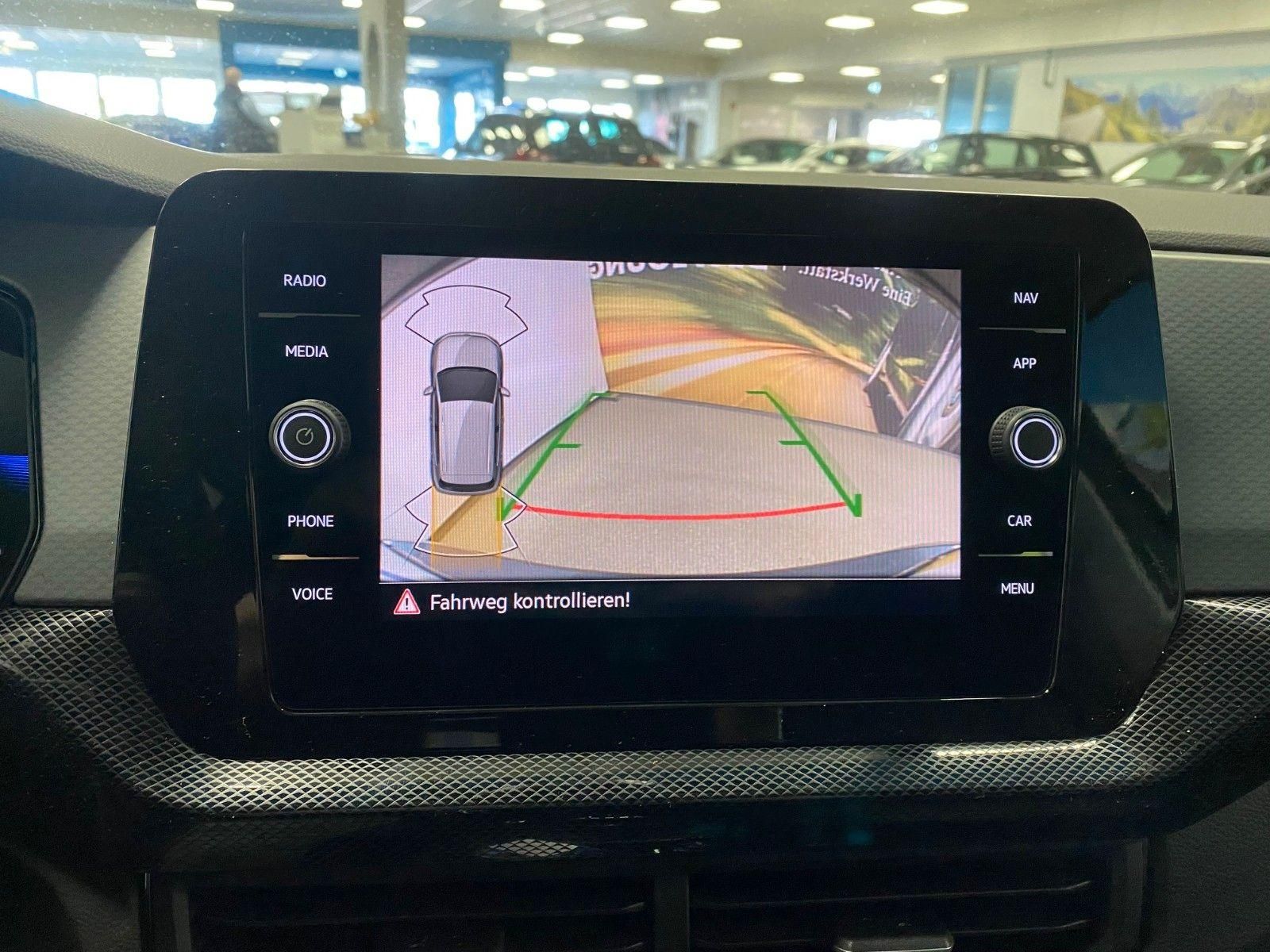 Fahrzeugabbildung Volkswagen T-Cross 1.0 TSI DSG Life+AHK+KAMERA+PDC vo+hi+BC