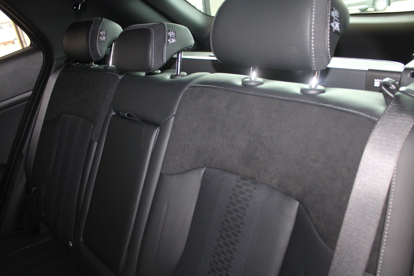 Fahrzeugabbildung Kia Sportage 1.6 T-GDI DCT Automatik Black Edition