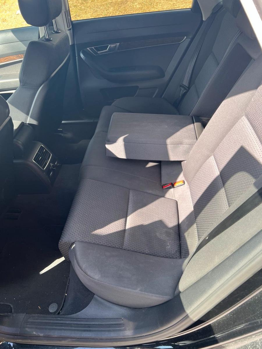 Audi A6 2010 — вигляд ззаду