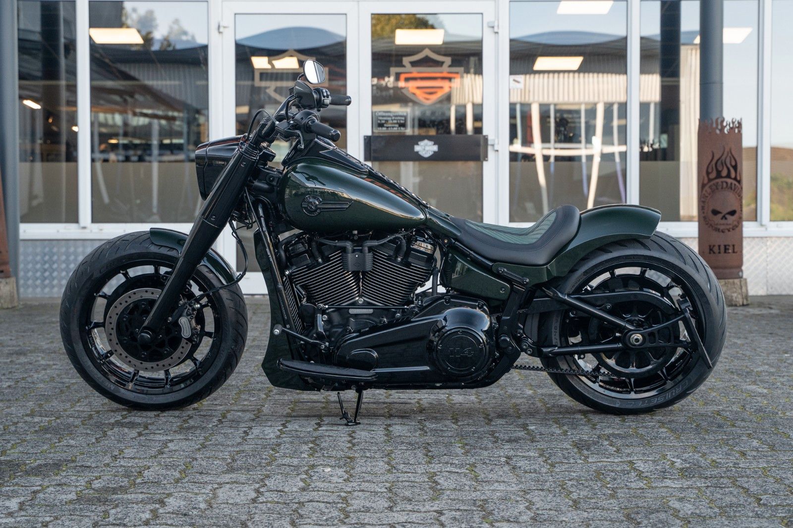 Fahrzeugabbildung Harley-Davidson GREEN DARK FAT BOY FLFBS 114 MY24 -JEKILL&HYDE-