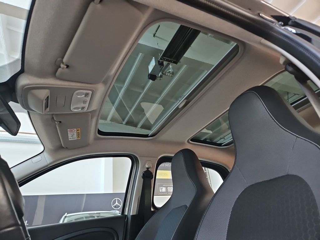 Fahrzeugabbildung Smart EQ ForFour Passion Kamera Pano SHZ Tempomat