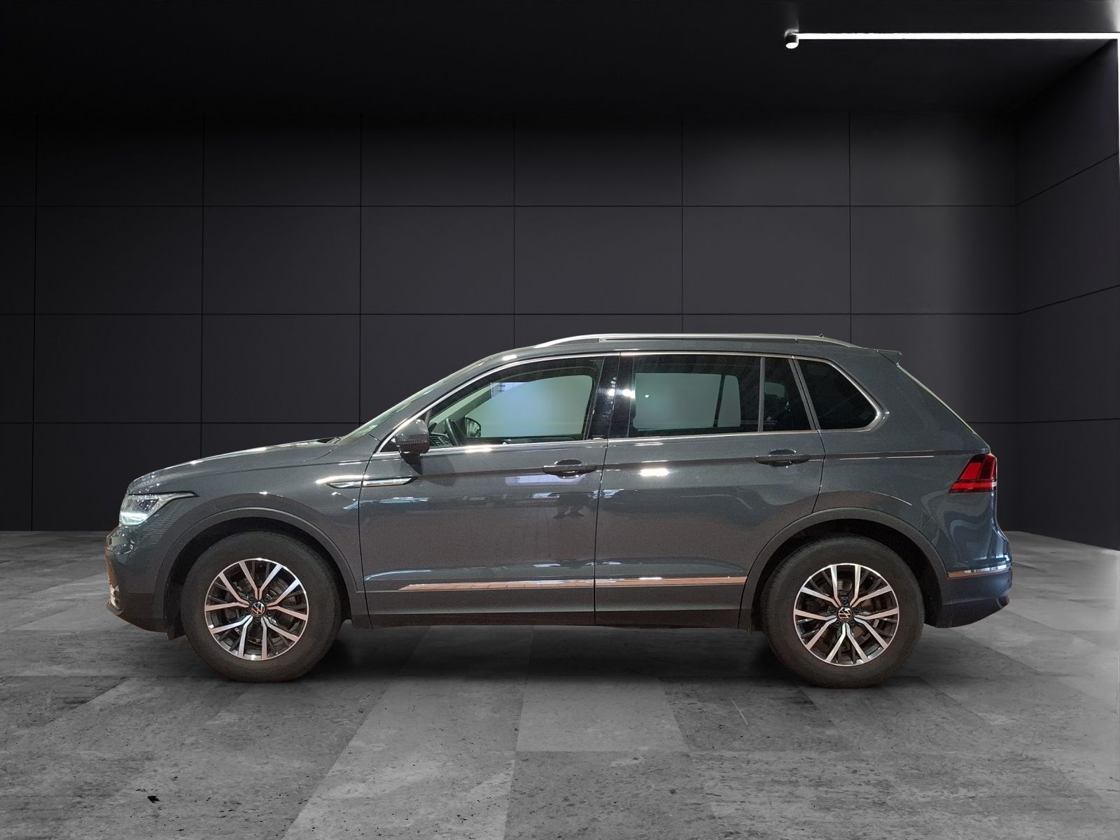Fahrzeugabbildung Volkswagen Tiguan TSI Life LED Navi AID ACC PDC SHZ