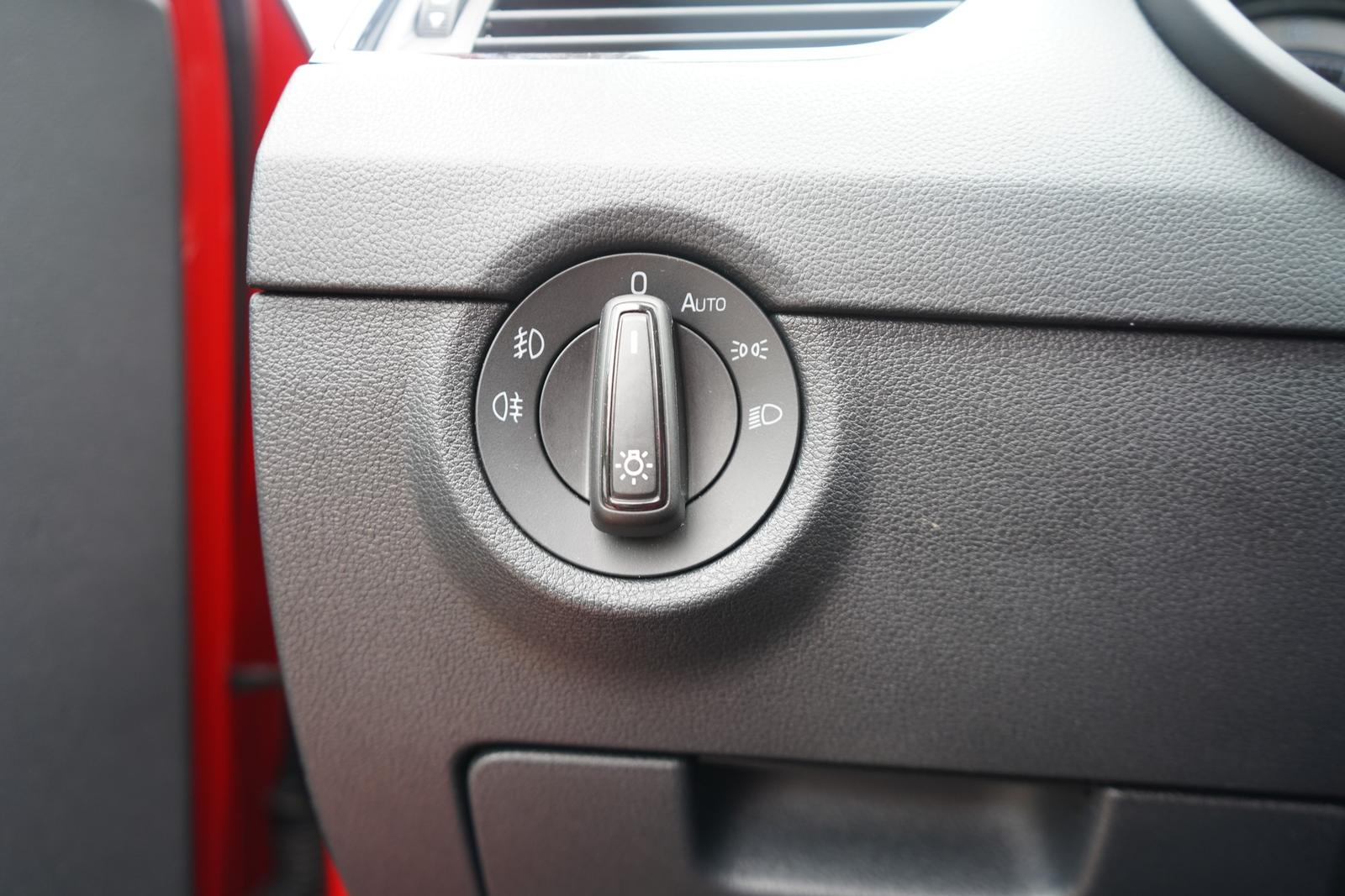 Skoda Octavia 1.6 TDI Style Navi Sitzheizung Klimaaut.
