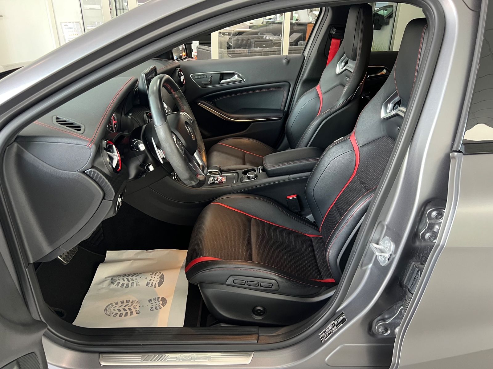 Fahrzeugabbildung Mercedes-Benz A 45 AMG 4Matic*MATT-GRAU*PERFORMANCE SITZE&AUSP