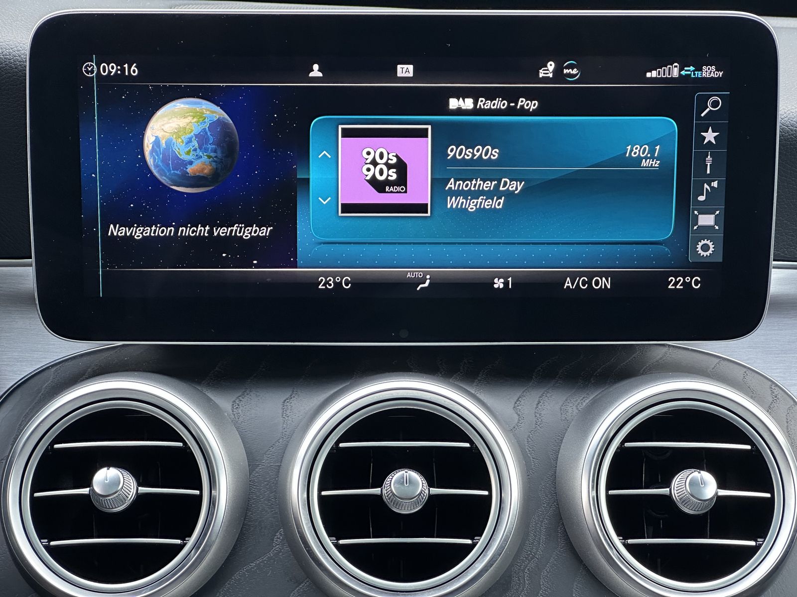 Fahrzeugabbildung Mercedes-Benz C 300e Limousine AMG-Line NAV+LED+PANO+AHK+ACC