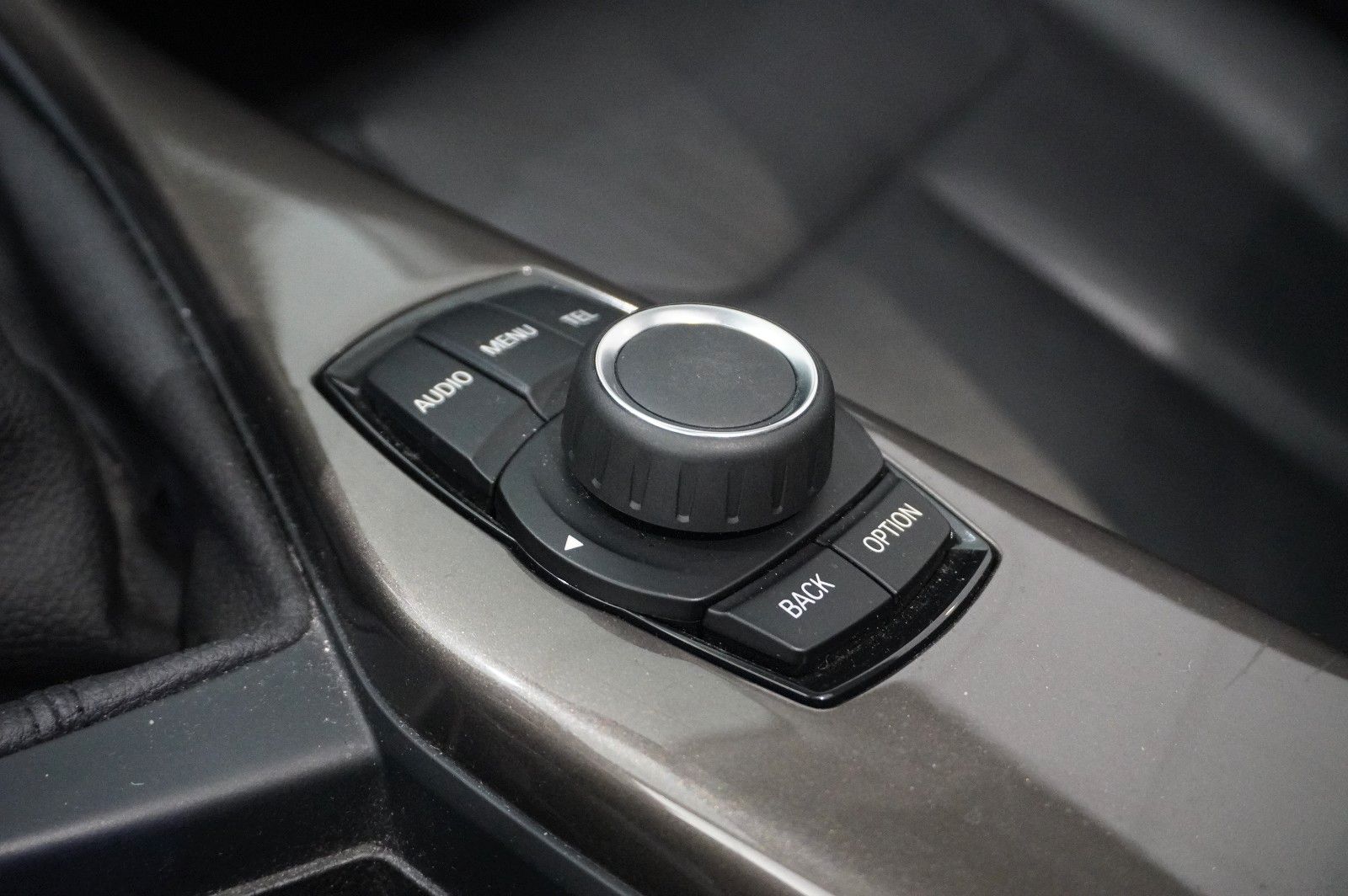 Fahrzeugabbildung BMW 220i COUPE SPORT LEDER/SHZ/PDC/USB/SCHIEBEDACH