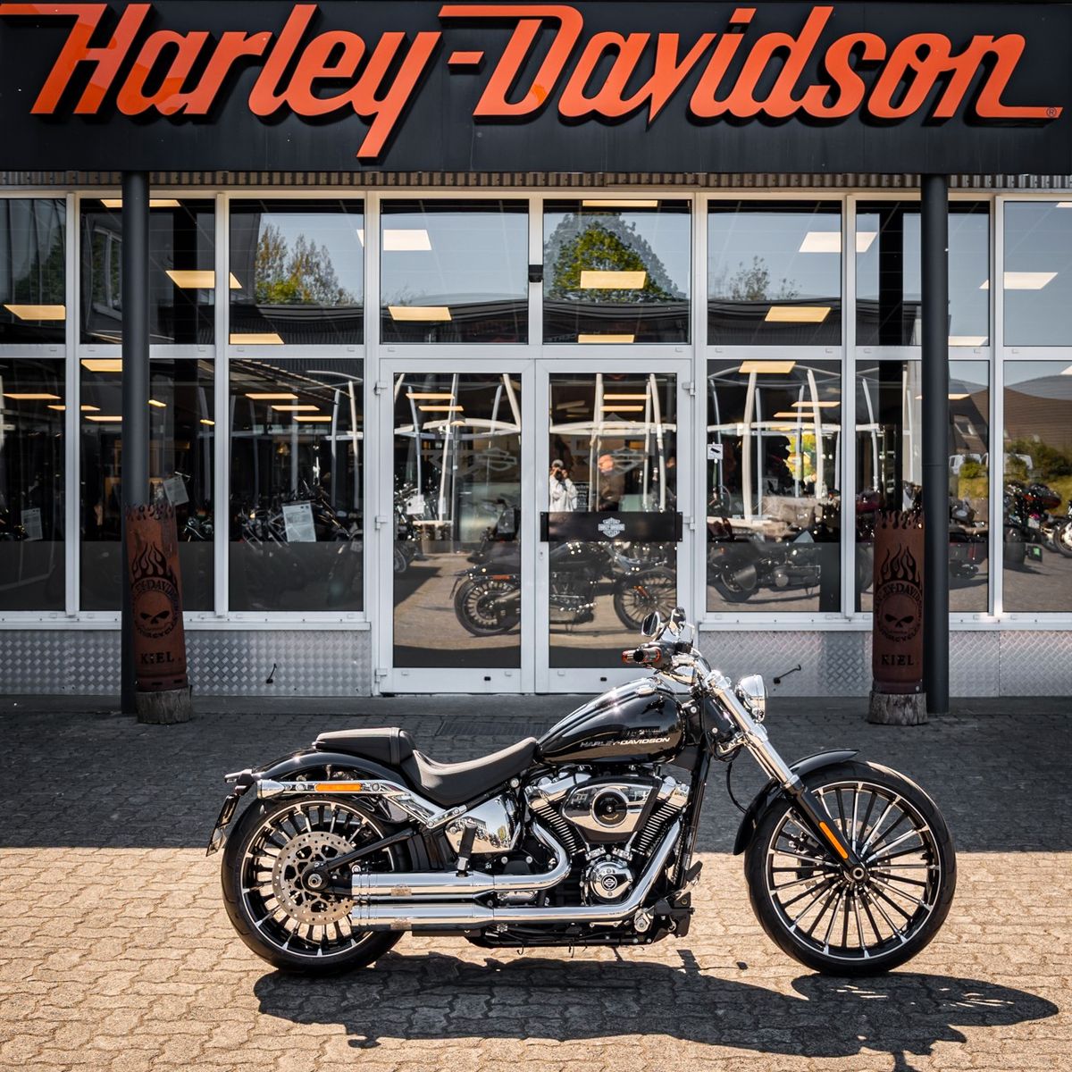 Fahrzeugabbildung Harley-Davidson BREAKOUT FXBR 117 ci - Jekill & Hyde
