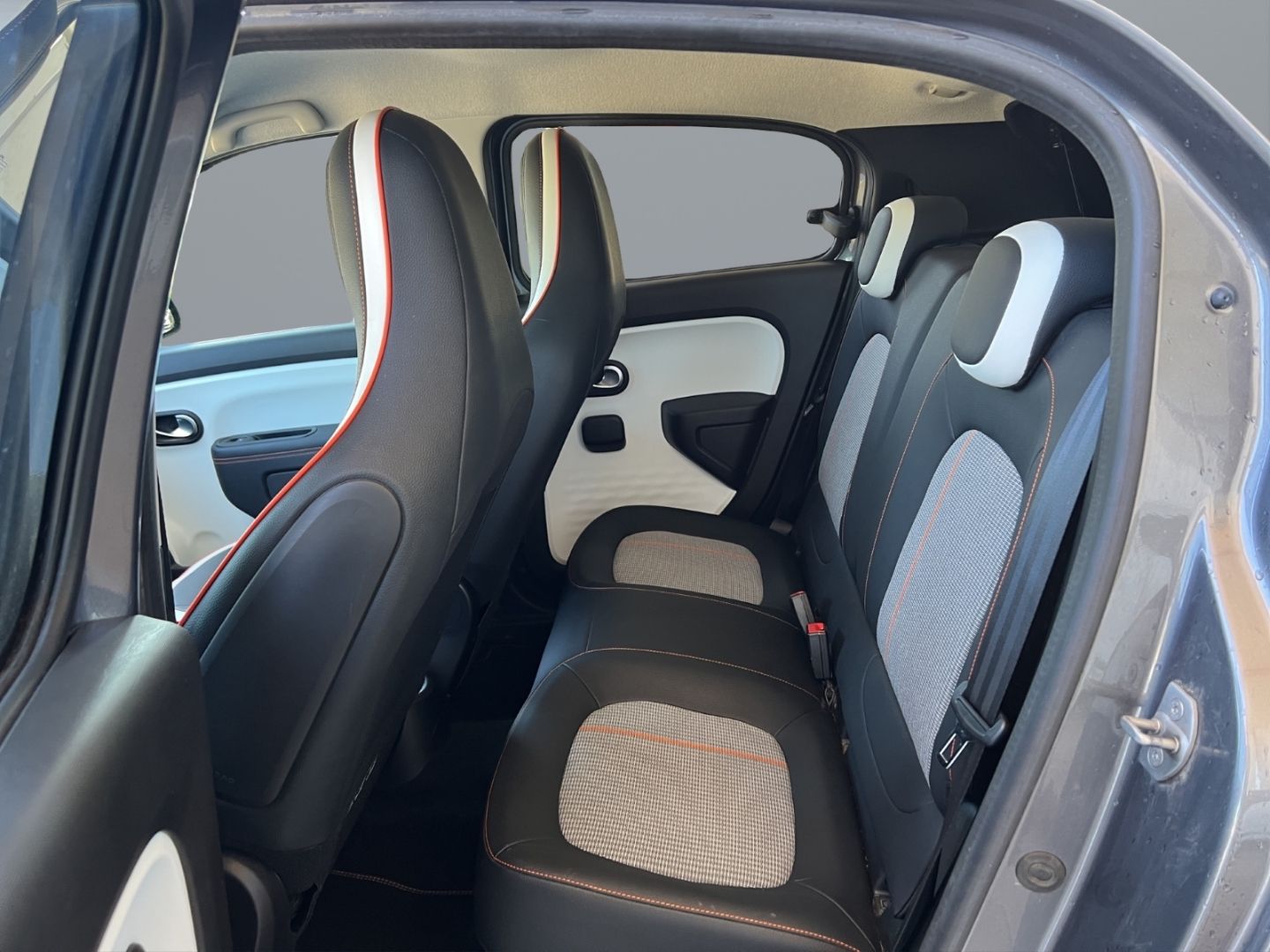 Fahrzeugabbildung Renault Twingo Vibes Electric Navi Apple CarPlay Android