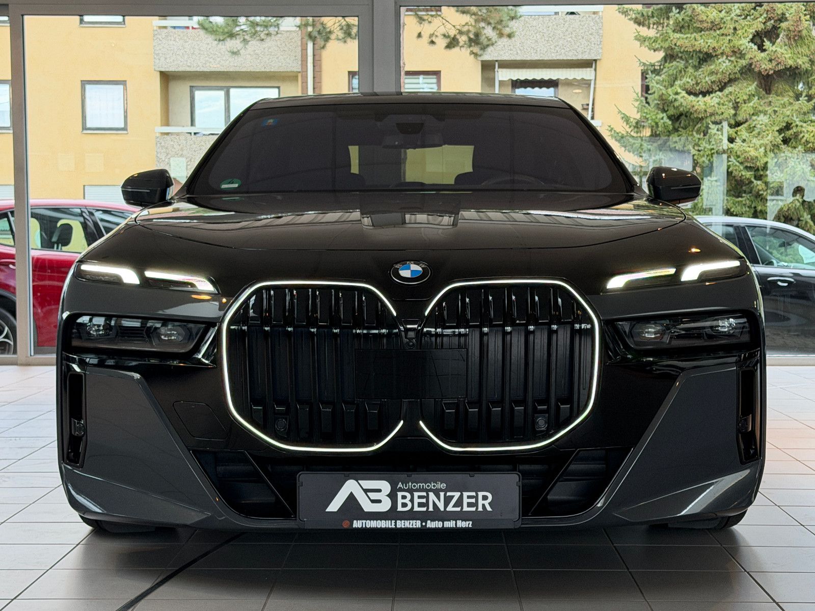Fahrzeugabbildung BMW 740 d xDrive M Sport/CINEMA-TV/SKY LOUNGE/ICONIC