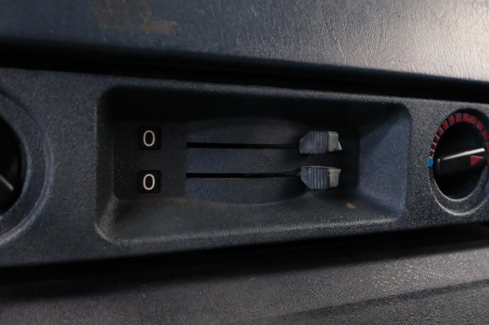 Fahrzeugabbildung Mercedes-Benz MB 100 D 8-Sitzer verglast STANDHEIZUNG
