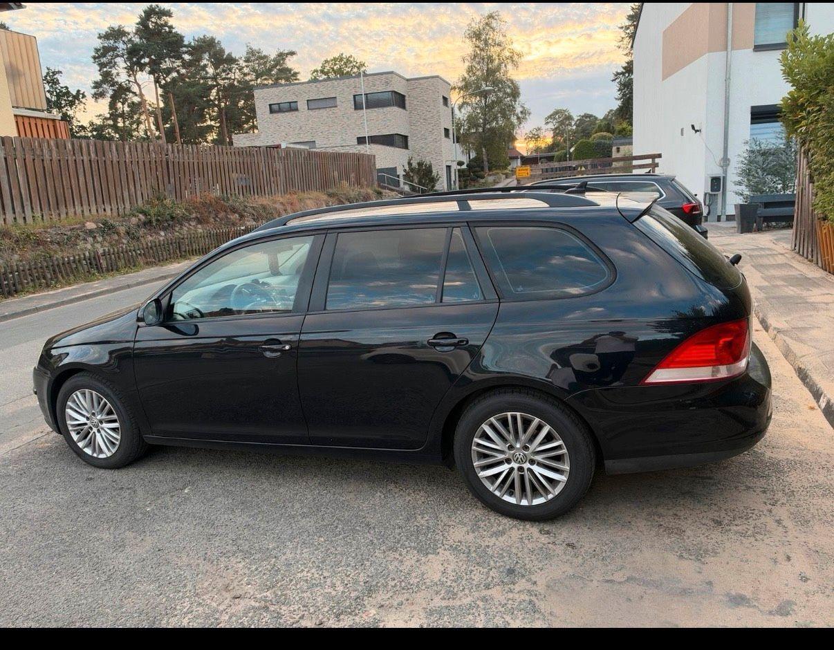 Volkswagen Golf 2009 — rear view