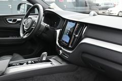 Fahrzeugabbildung Volvo XC60 B5 AWD R-Design *STHZ*HU*Pano*Massage*B&W*