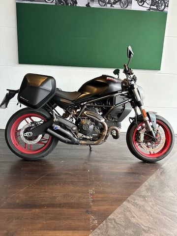 Ducati Monster 797 