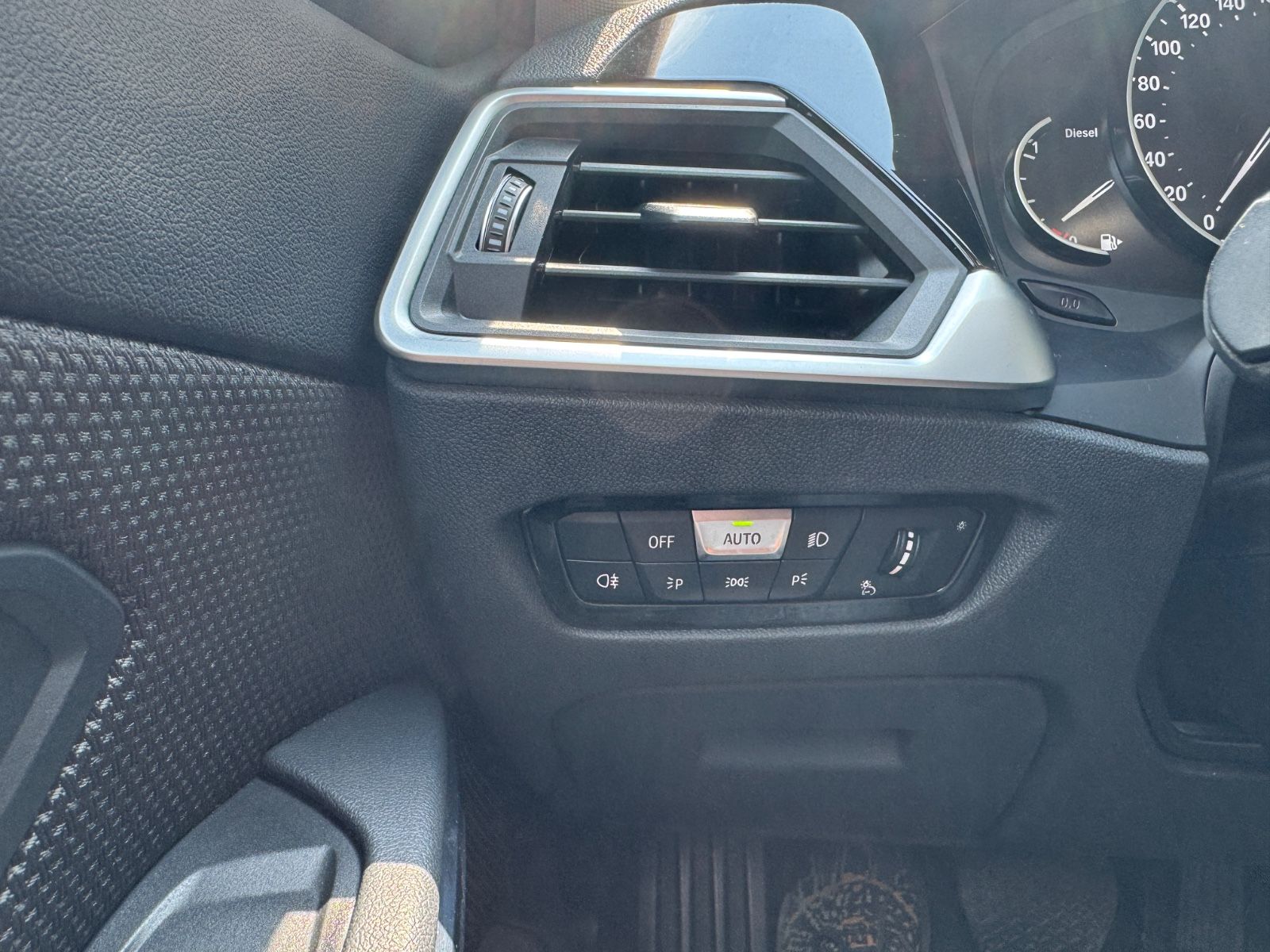 Fahrzeugabbildung BMW 318 3 Limousine 318 d Advantage LED+Navi+Keyless