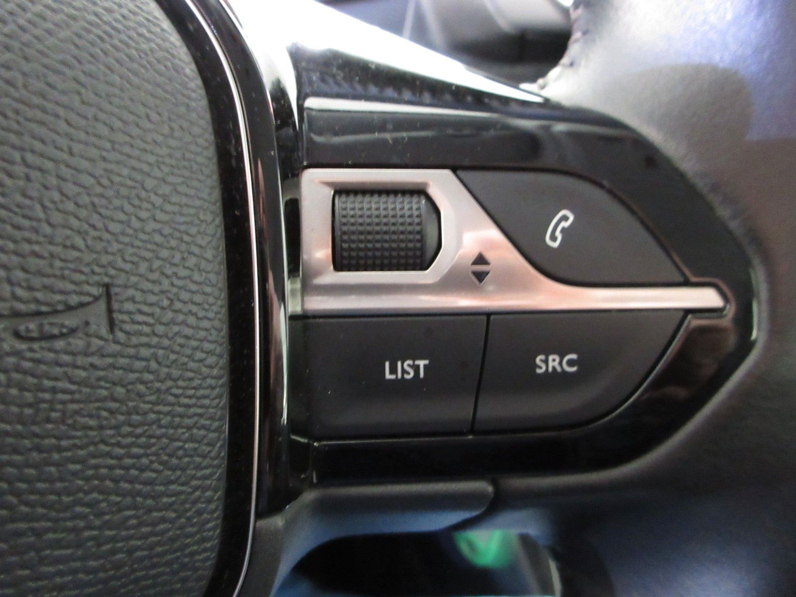 Fahrzeugabbildung Peugeot 208 Active 1.2T NAVI/LED/PDC/TEMPOMAT