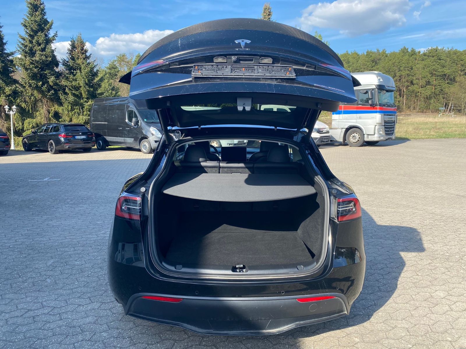 Tesla Model Y Performance Dual Motor AWD foto 11