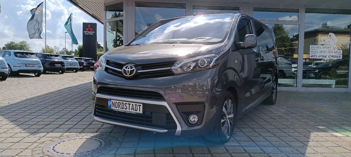 Toyota PROACE VERSO Executive Standheizung