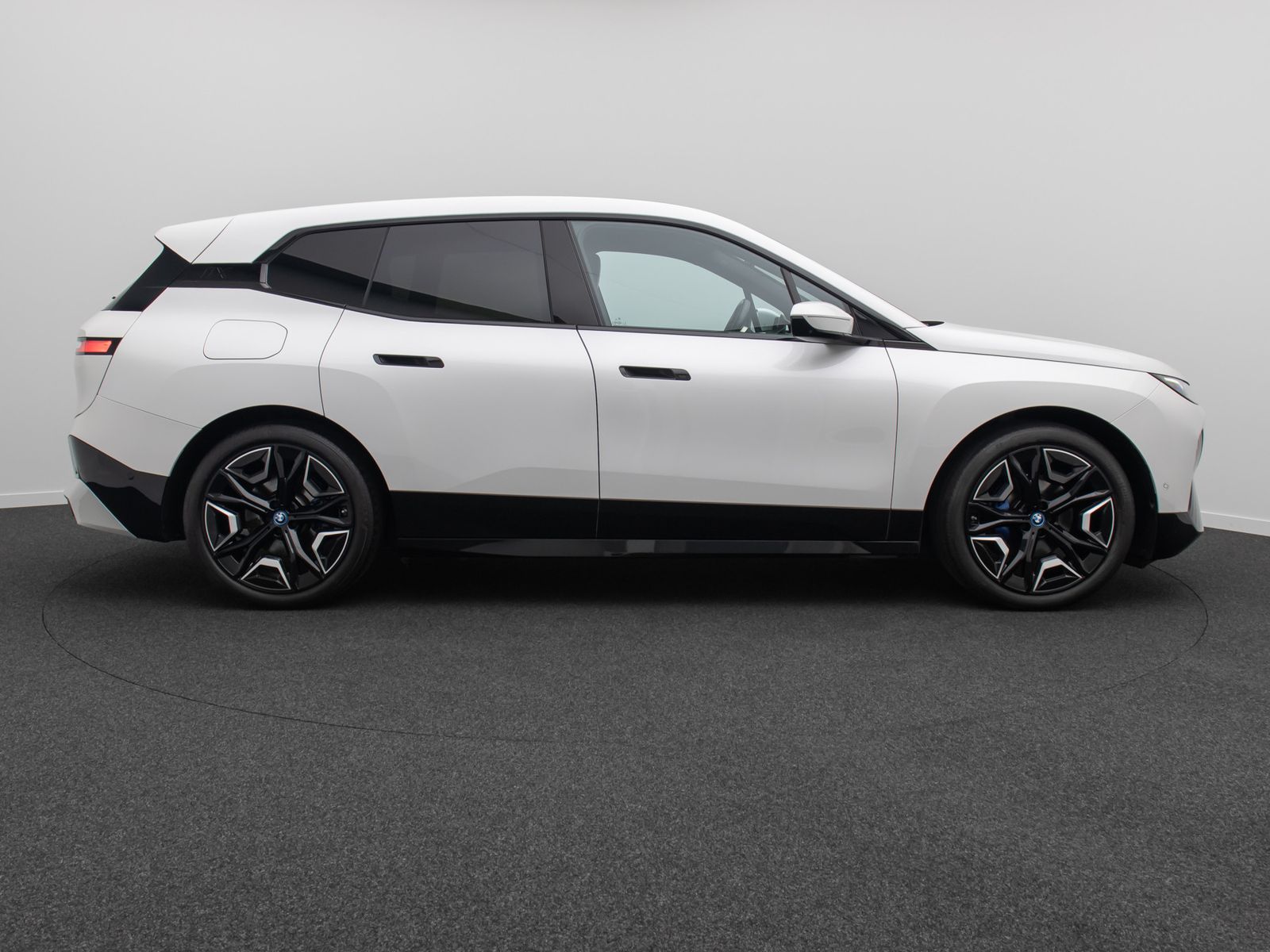 Fahrzeugabbildung BMW iX xD40 Sport 360&deg;SkyLounge DAB Laser H/K 22Zoll