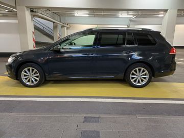 Volkswagen Golf - 1