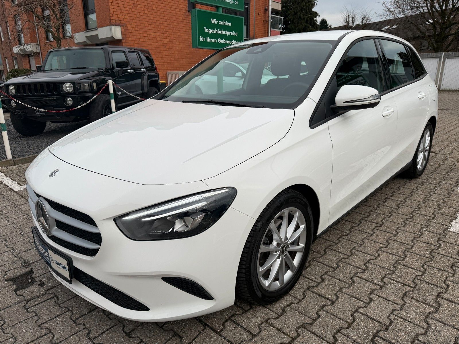 Fahrzeugabbildung Mercedes-Benz B 180 AUTOMATIK LED TEMPOMAT DAB 1-HAND MBUX