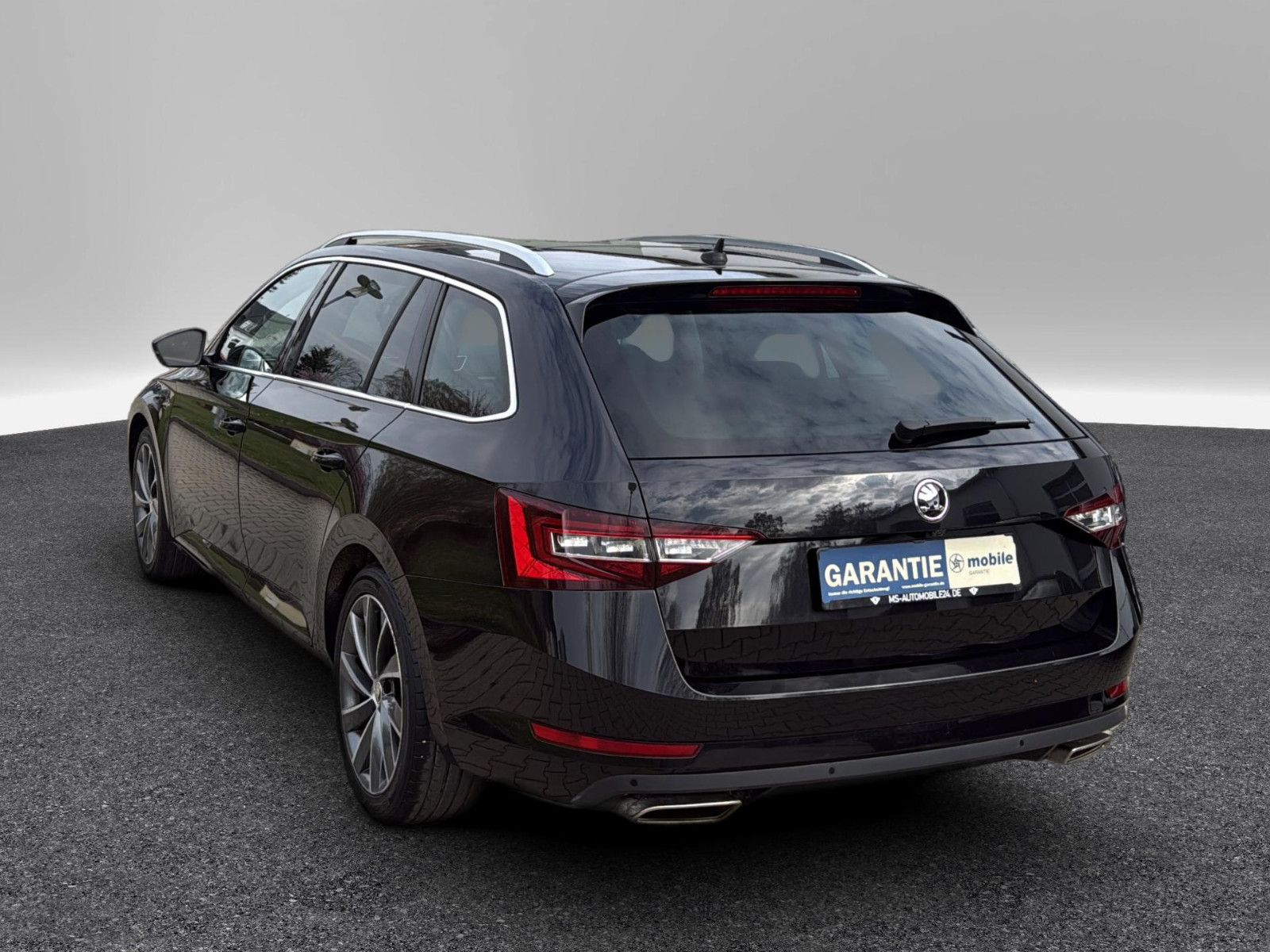 Fahrzeugabbildung SKODA Superb Combi L&K 4x4/ unfallfrei