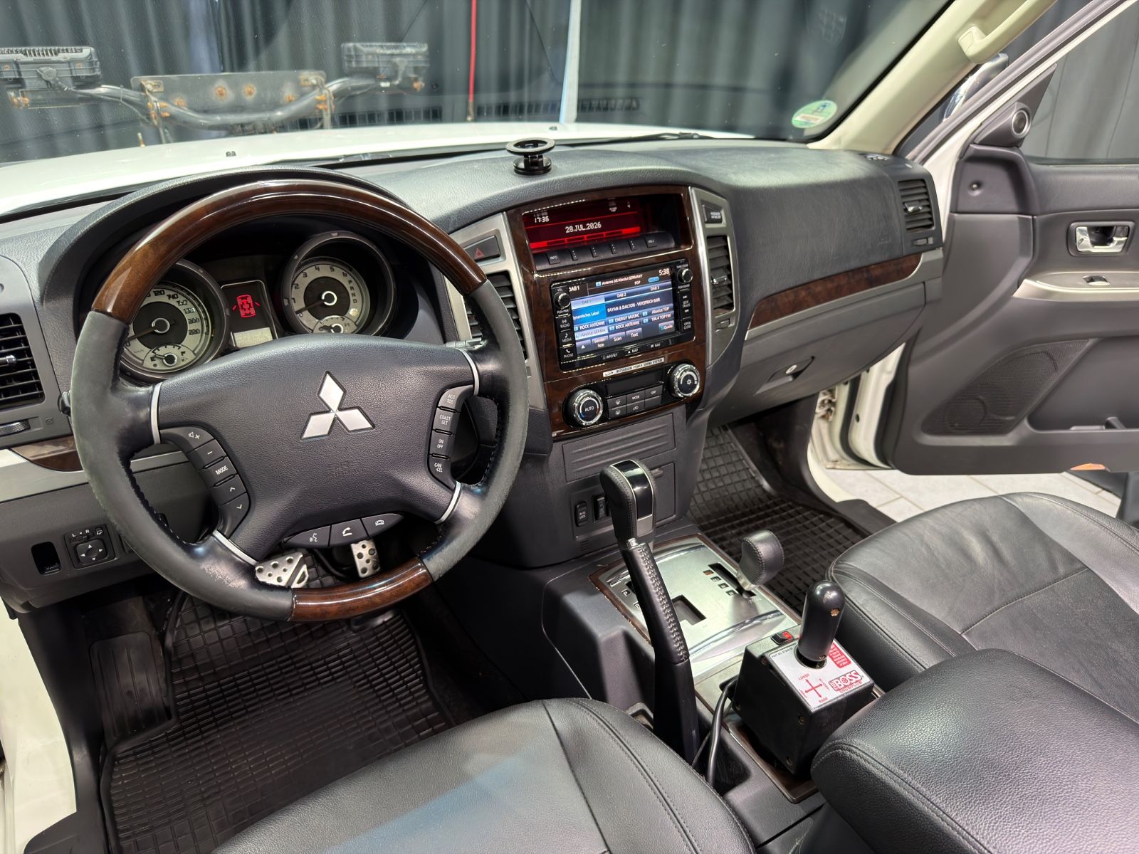 Fahrzeugabbildung Mitsubishi Pajero 3.2 DI-D Top|LEDER|NAVI|SCHNEESCHILD|BOSS