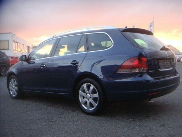 Volkswagen Golf 2011 — салон