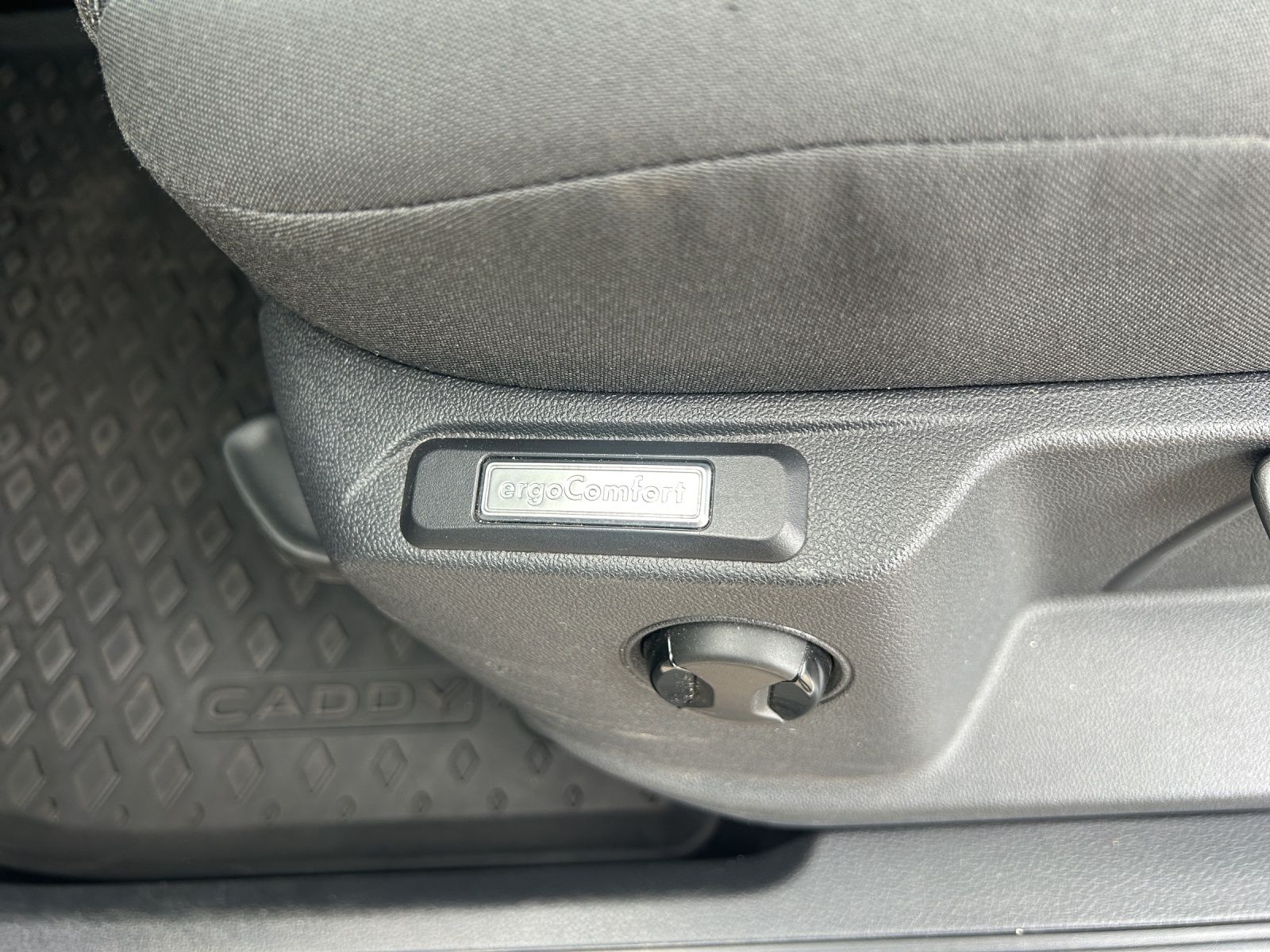 Fahrzeugabbildung Volkswagen Caddy TDI Kasten AHZV PDC KLIMA SITZH. WINTERP.