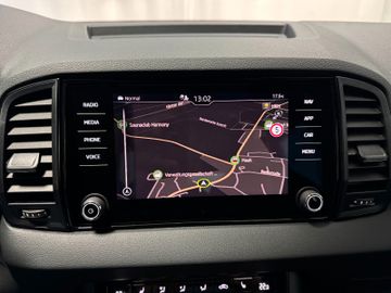 Fahrzeugverkauf 19 Skoda Karoq Sportline 1.5 AHK*Pano*19 Zoll*Matrix