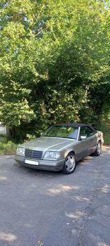 Mercedes-Benz Mercedes 220 E Cabriolet - Mercedes-Benz 220 mit Benzin-Antrieb: Cabrio