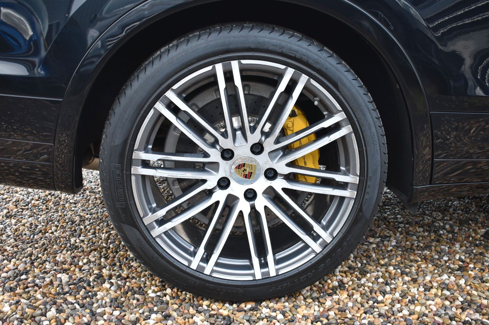 Fahrzeugabbildung Porsche Cayenne Turbo Panorama AHK Sport Chrono Keramik