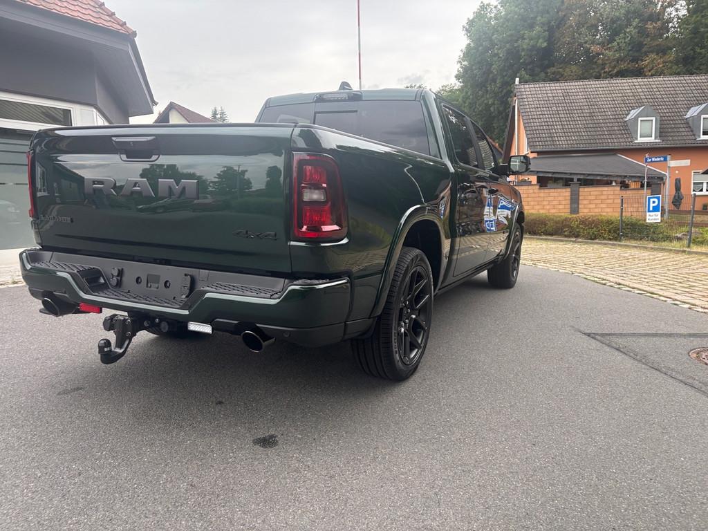 Dodge RAM 1500 V8 Crew Cab Laramie Night MY 2026