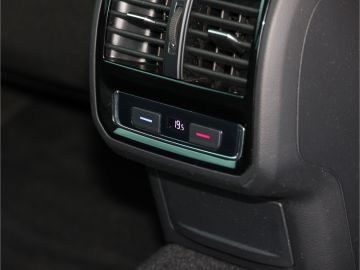 Volkswagen Passat Variant Business 1.5 TSI AHK Navi DSG