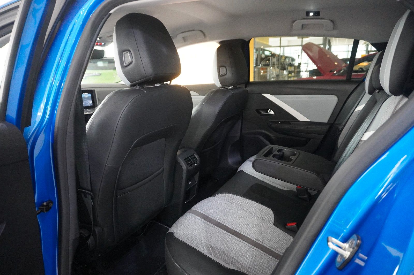 Fahrzeugabbildung Opel Astra L Lim. 1.6 HYBRID ELEGANCE NAVI/LED/SH/AHK