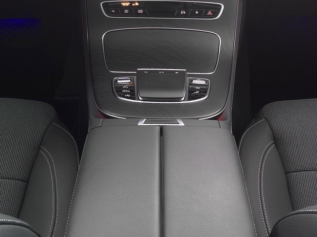 Mercedes-Benz E 220 d 4M T Avantgarde Multibeam HUD Distronic