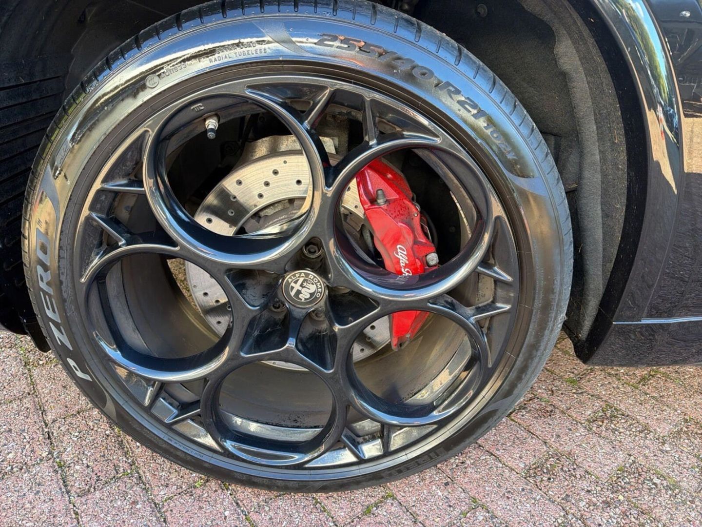 Fahrzeugabbildung Alfa Romeo Stelvio Quadrifoglio Q4 VOLL inkl. Auspuffanlage